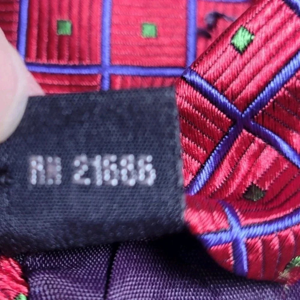Chizzini Rome Paris Made In USA Tie Hand Made 100%‎ Silk Red